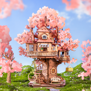 Rolife Sakura Tree House TGS04, puzzle 3D en bois représentant une cabane miniature à deux étages construite autour d’un cerisier en fleurs.