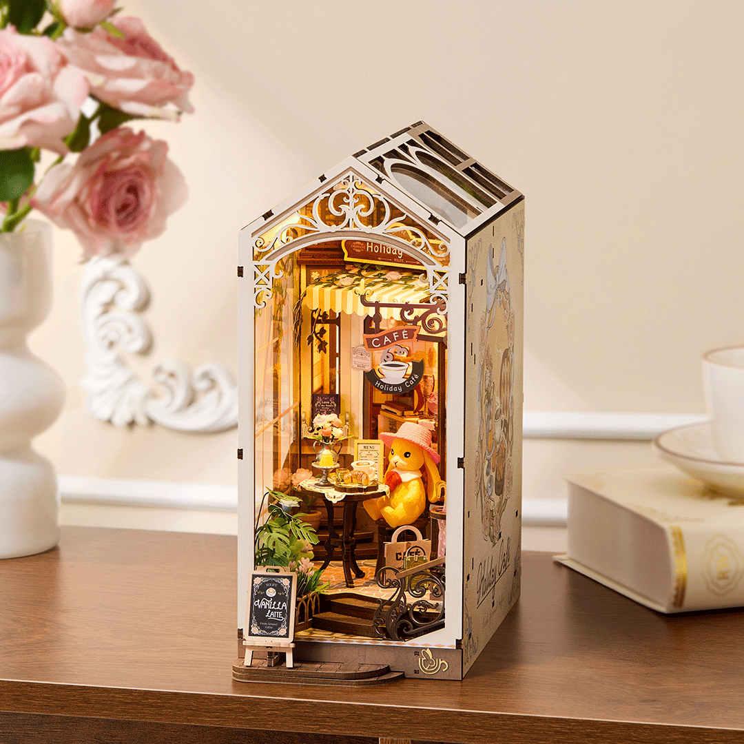 Book Nook Holiday Café – Image 3