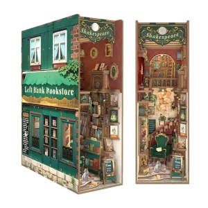 Book Nook Tonecheer Left Bank Bookstore représentant une librairie miniature inspirée de Shakespeare, avec des étagères de livres, un fauteuil vert et un éclairage LED.