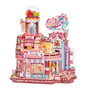 Maquette miniature DIY Rolife Candy Workshop, représentant une boutique de confiseries colorée avec des bonbons, sucettes, machines à fabriquer des friandises et de nombreux détails décoratifs.
